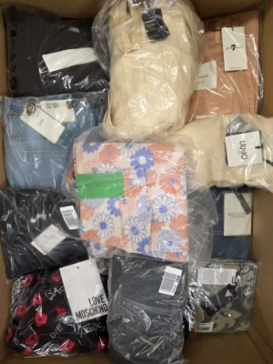 The photo shows a package with clothing in the category AP.