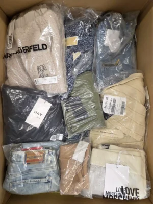 The photo shows a package with clothing in the category AP.