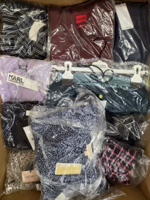 The photo shows a package with clothing in the category AP.