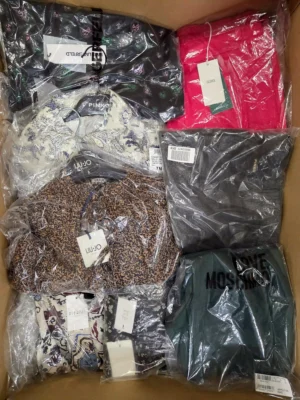 The photo shows a package with clothing in the category AP.
