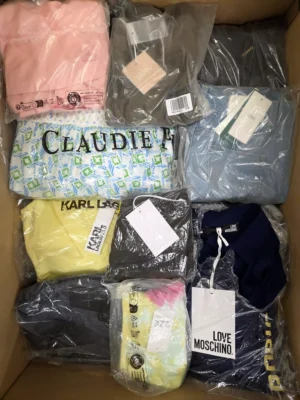 The photo shows a package with clothing in the category AP.
