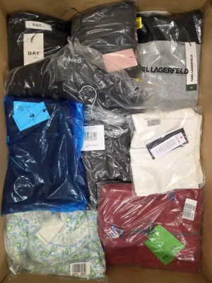 The photo shows a package with clothing in the category AP.