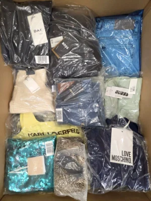 The photo shows a package with clothing in the category AP.