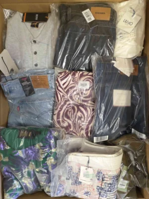 The photo shows a package with clothing in the category A.