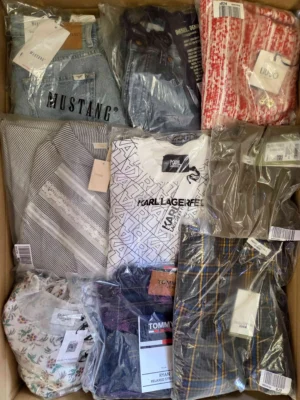 The photo shows a package with clothing in the category A.