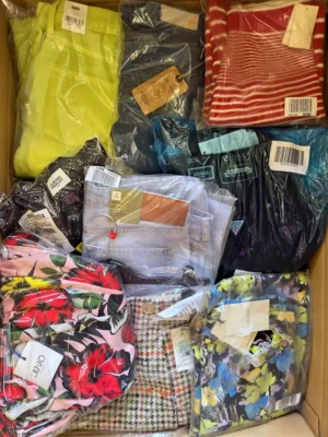 The photo shows a package with clothing in the category A.