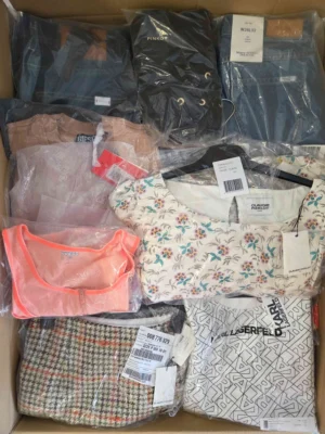 The photo shows a package with clothing in the category A.