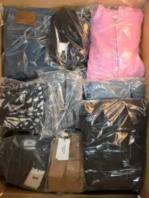 The photo shows a package with clothing in the category C.