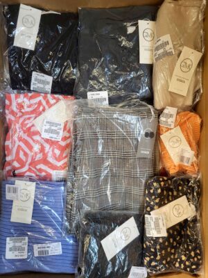 The photo shows a package with clothing in the category YA.