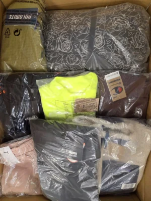 The photo shows a package with clothing in the category AP.