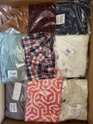 The photo shows a package with clothing in the category YA.
