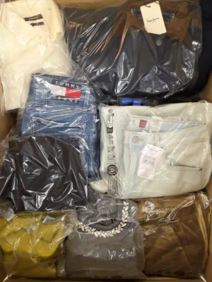 The photo shows a package with clothing in the category C.