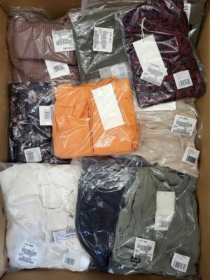 The photo shows a package with clothing in the category YA.