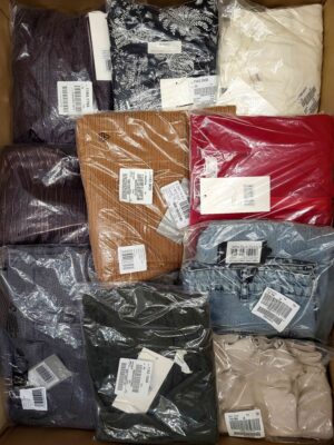 The photo shows a package with clothing in the category YA.