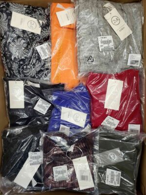 The photo shows a package with clothing in the category YA.