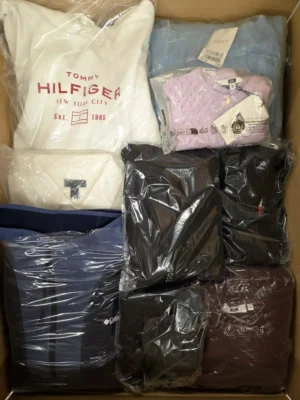 The photo shows a package with clothing in the category C.