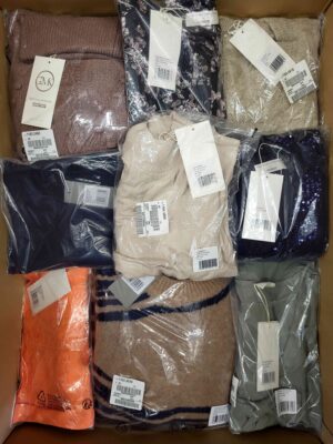 The photo shows a package with clothing in the category YA.