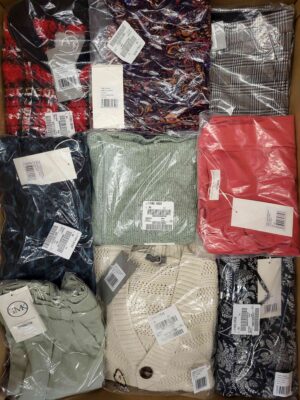 The photo shows a package with clothing in the category YA.