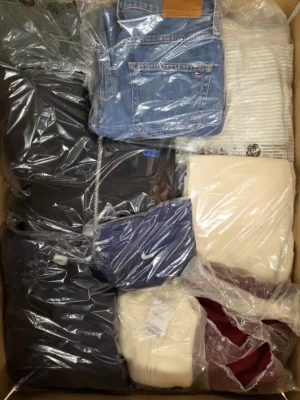 The photo shows a package with clothing in the category C.