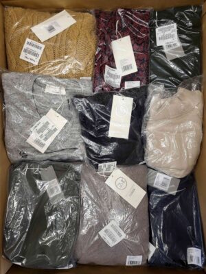 The photo shows a package with clothing in the category YA.