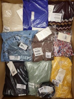 The photo shows a package with clothing in the category YA.