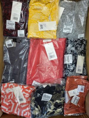 The photo shows a package with clothing in the category YA.