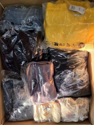 The photo shows a package with clothing in the category C.
