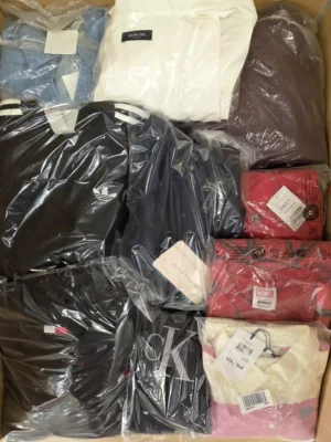 The photo shows a package with clothing in the category C.