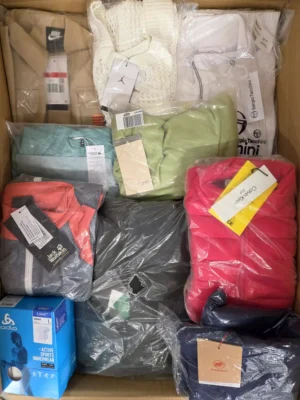 The photo shows a package with clothing in the category AP.