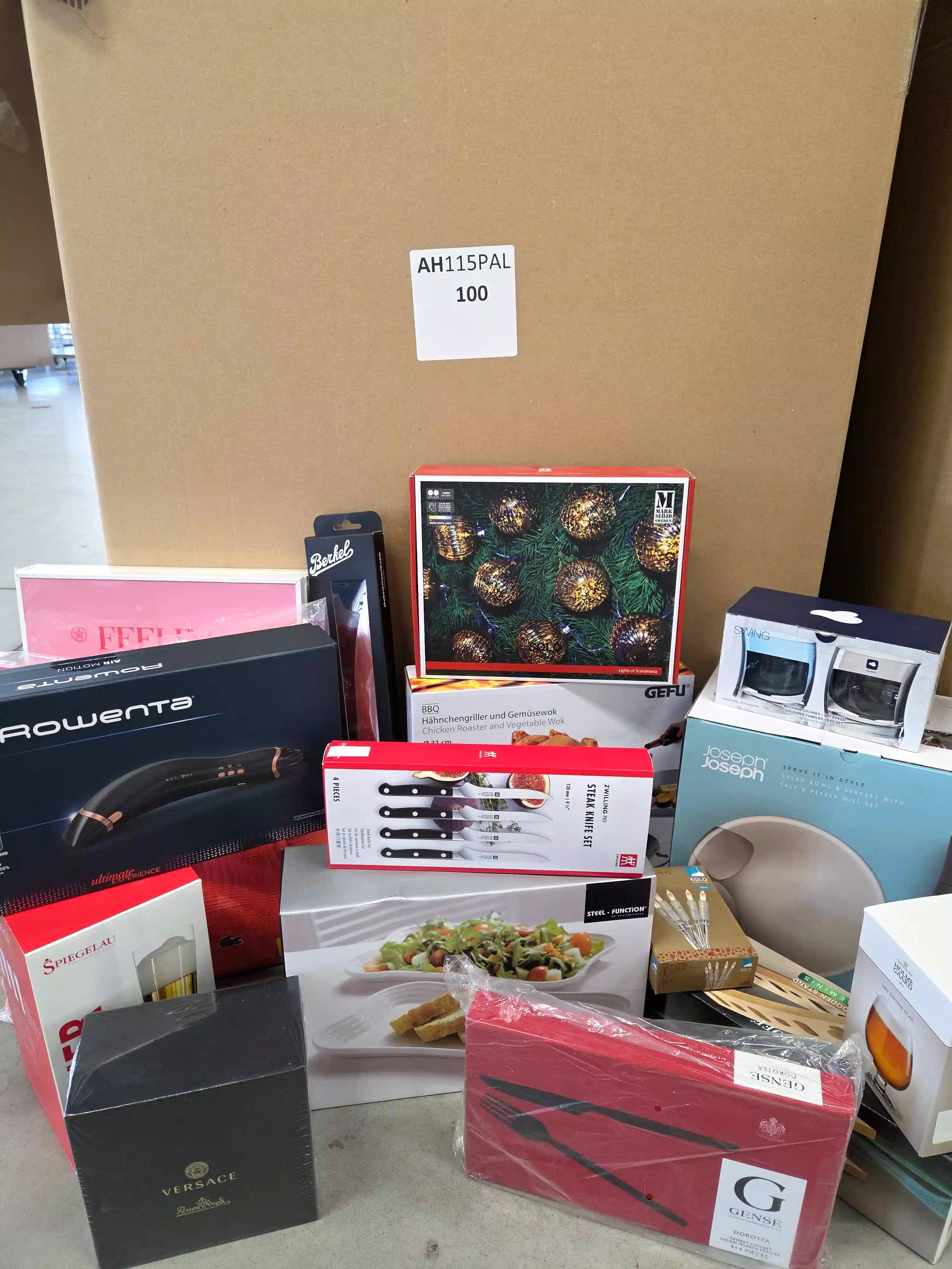 AH115 3 The photo shows a package with clothing in the category A.