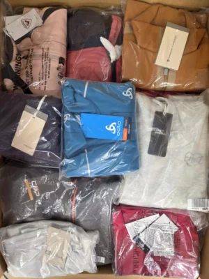 The photo shows a package with clothing in the category AP.