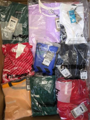 The photo shows a package with clothing in the category H.