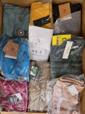 The photo shows a package with clothing in the category AP.