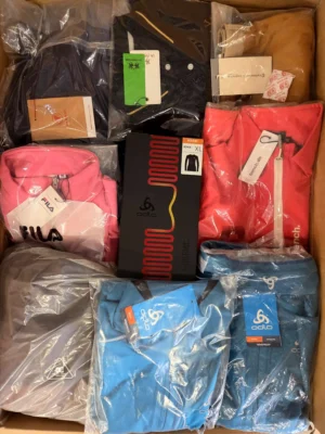 The photo shows a package with clothing in the category AP.
