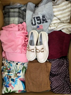 The photo shows a package with clothing in the category BSN.