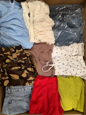 The photo shows a package with clothing in the category BSN.