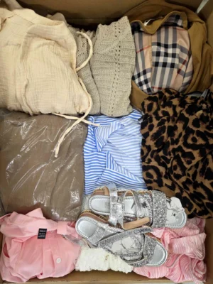The photo shows a package with clothing in the category BSN.