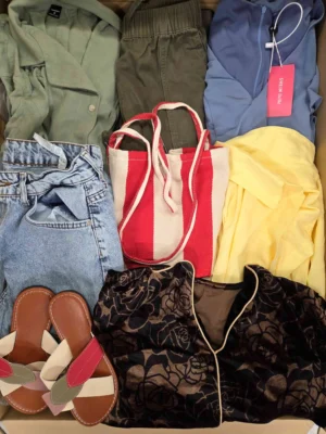 The photo shows a package with clothing in the category BSN.