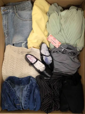 The photo shows a package with clothing in the category BSN.