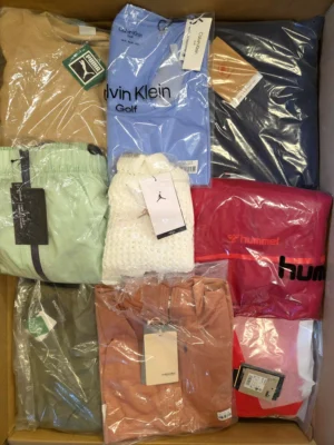 The photo shows a package with clothing in the category AP.