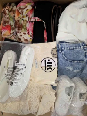 The photo shows a package with clothing in the category BSN.