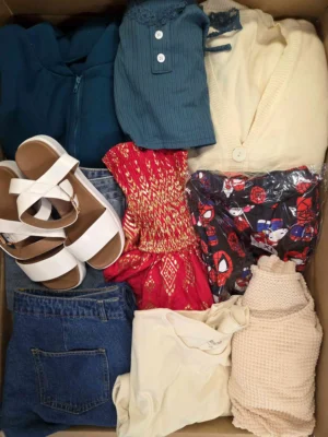 The photo shows a package with clothing in the category BSN.