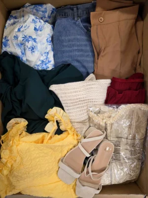 The photo shows a package with clothing in the category BSN.