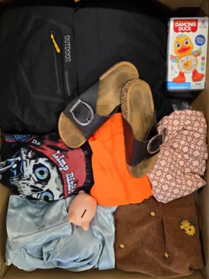 The photo shows a package with clothing in the category BSN.