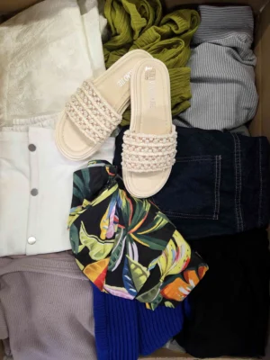 The photo shows a package with clothing in the category BSN.