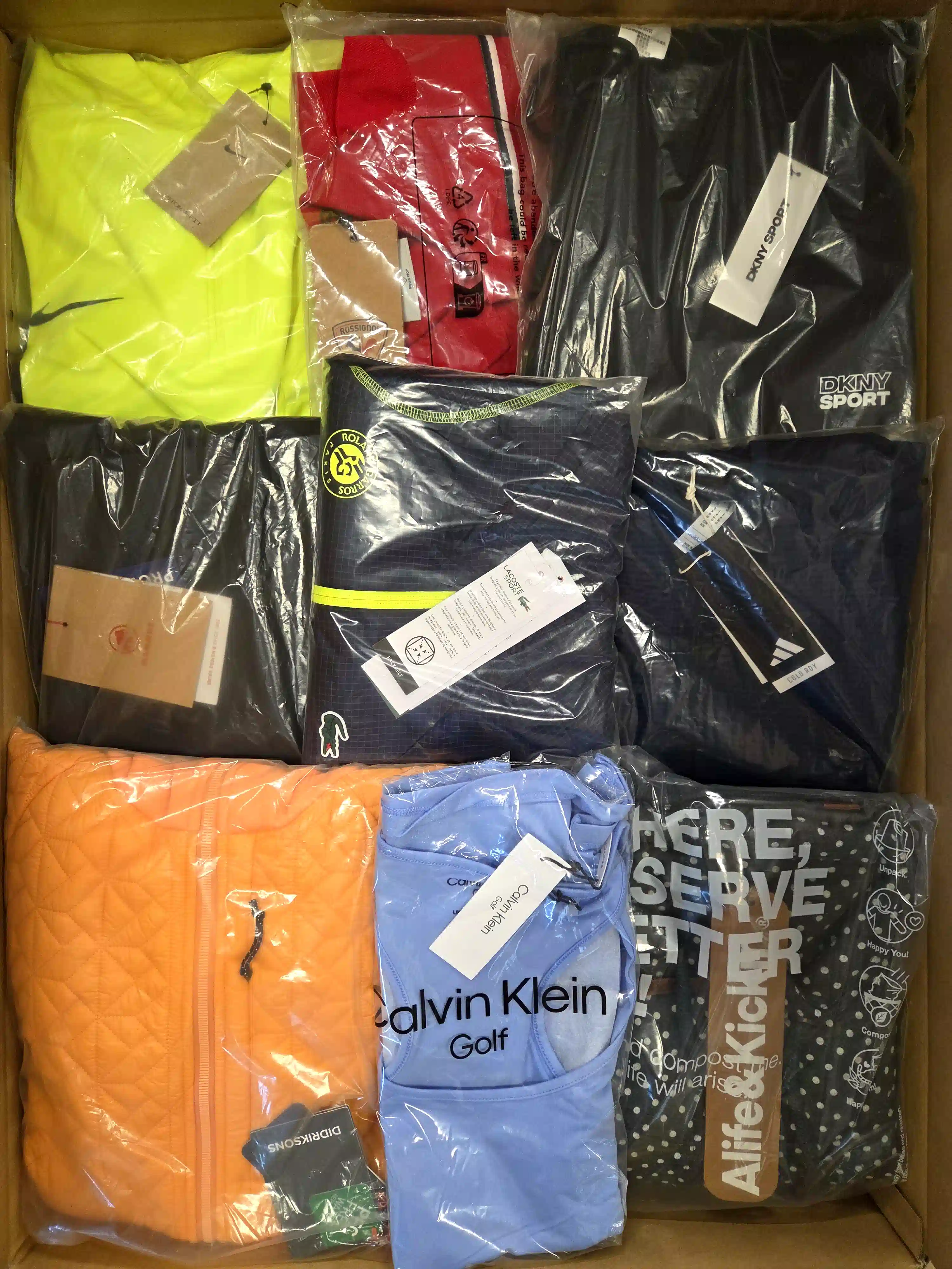 APS130 3 The photo shows a package with clothing in the category AP.