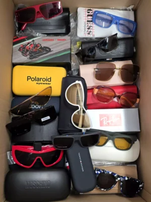 The picture shows a package with accessories in the category SG.