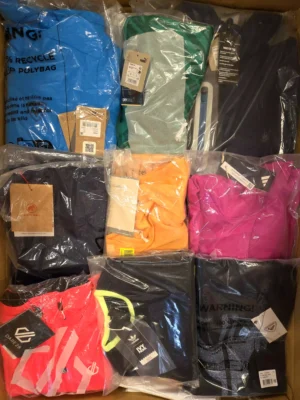 The photo shows a package with clothing in the category AP.