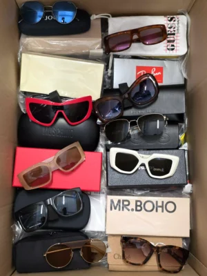 The picture shows a package with accessories in the category SG.