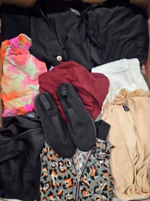 The photo shows a package with clothing in the category BSN.